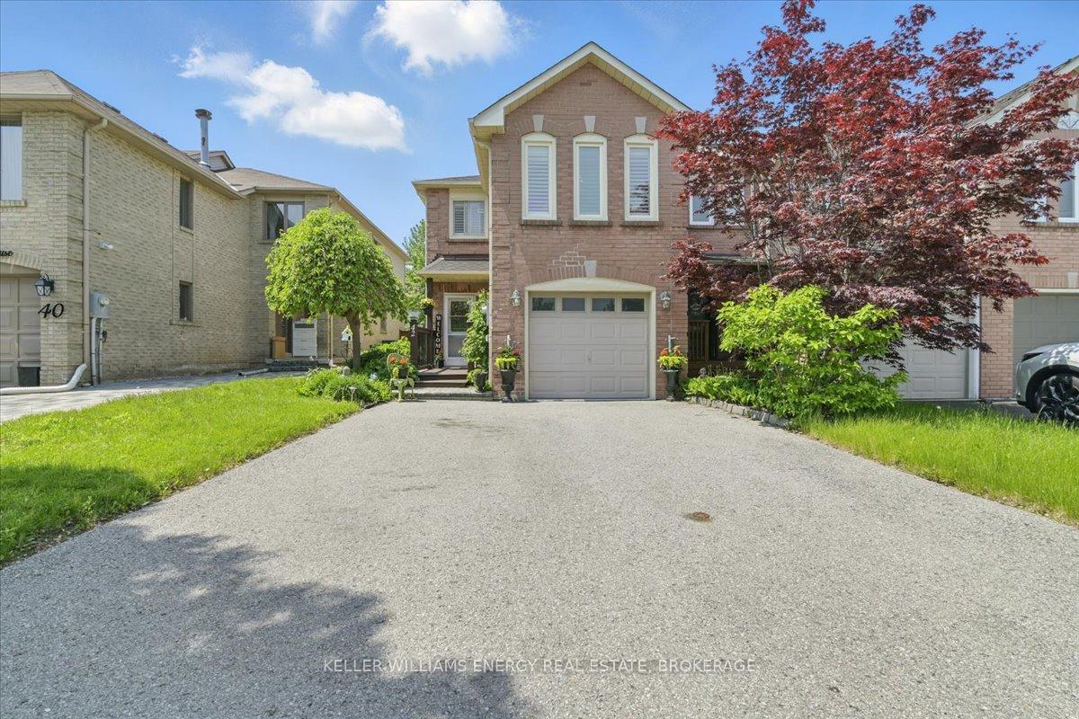 Photo 2 of 42 Pinebrook Crescent, Whitby, Williamsburg — HOMEH