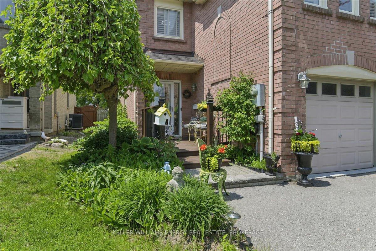 Photo 3 of 42 Pinebrook Crescent, Whitby, Williamsburg — HOMEH