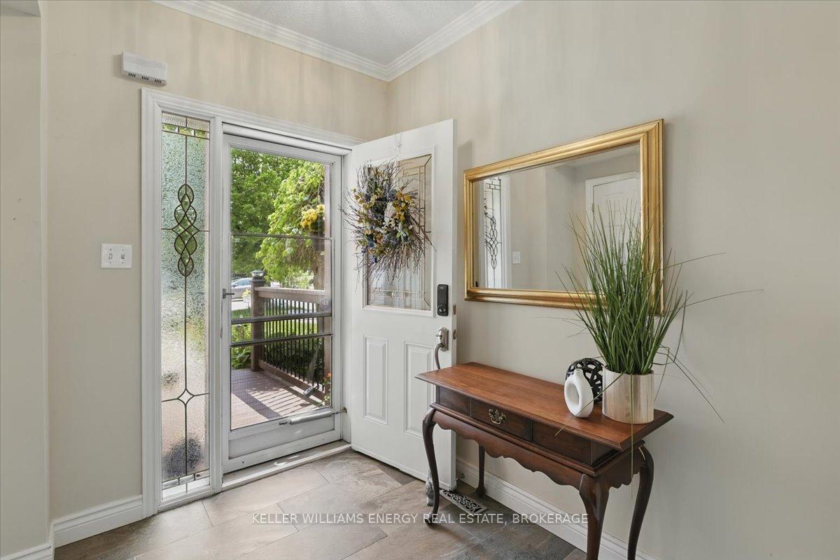 Photo 5 of 42 Pinebrook Crescent, Whitby, Williamsburg — HOMEH