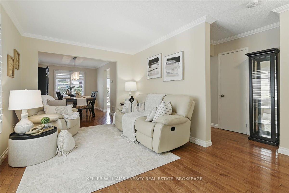 Photo 8 of 42 Pinebrook Crescent, Whitby, Williamsburg — HOMEH