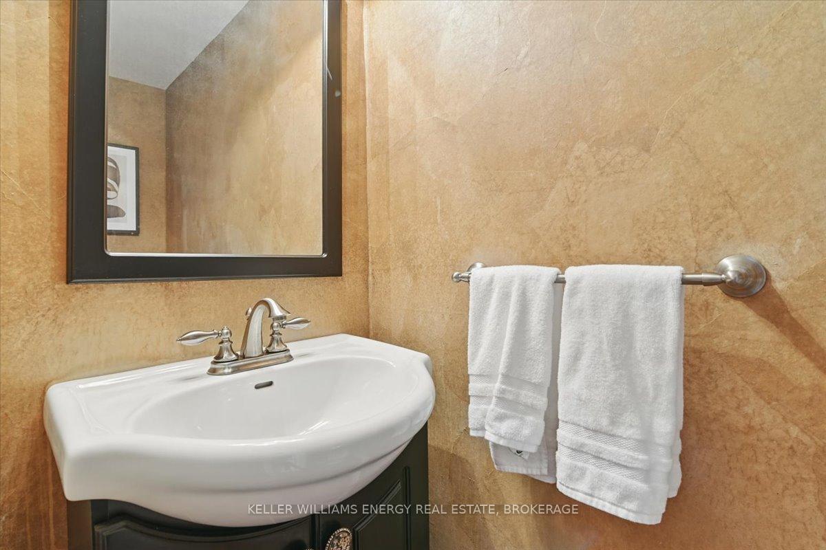 Photo 9 of 42 Pinebrook Crescent, Whitby, Williamsburg — HOMEH