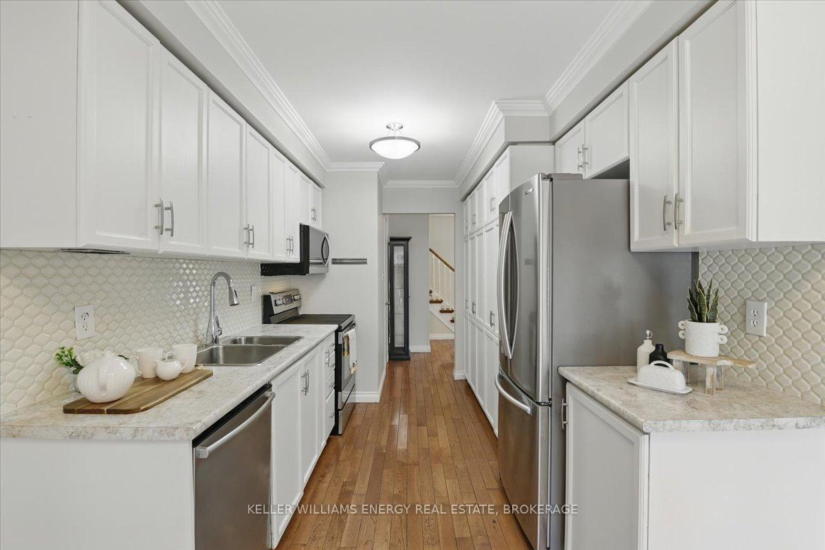 Photo 12 of 42 Pinebrook Crescent, Whitby, Williamsburg — HOMEH