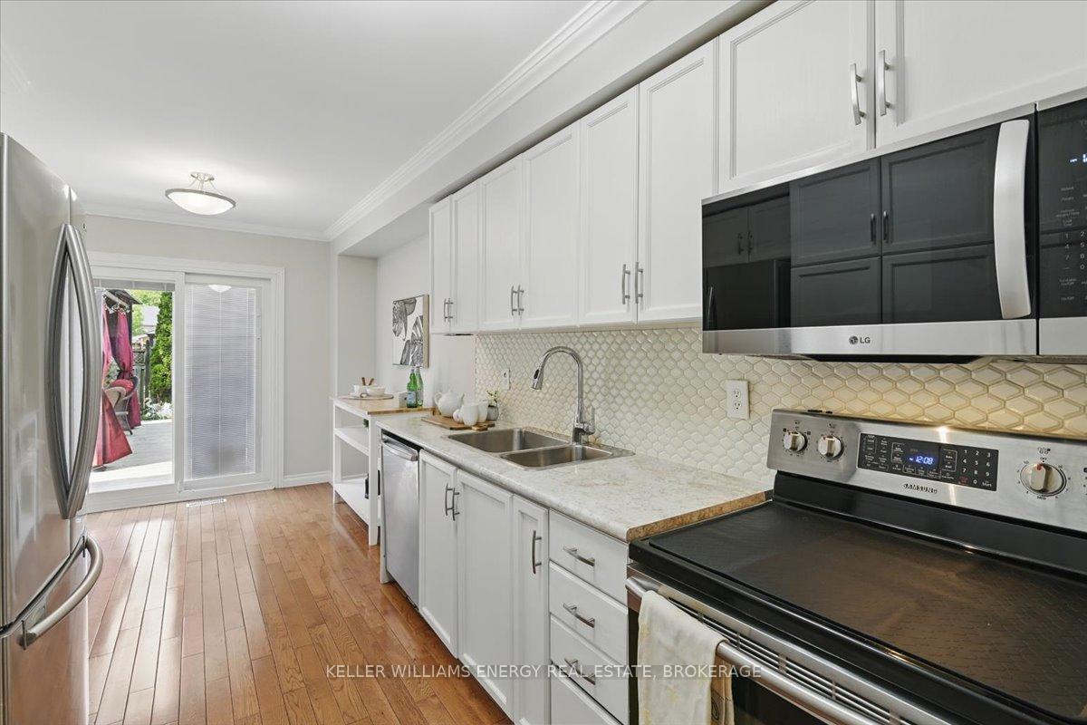 Photo 15 of 42 Pinebrook Crescent, Whitby, Williamsburg — HOMEH