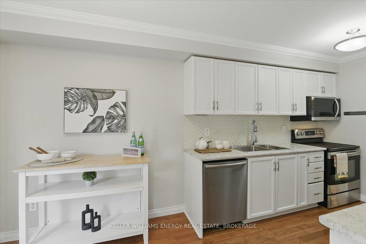 Photo 17 of 42 Pinebrook Crescent, Whitby, Williamsburg — HOMEH