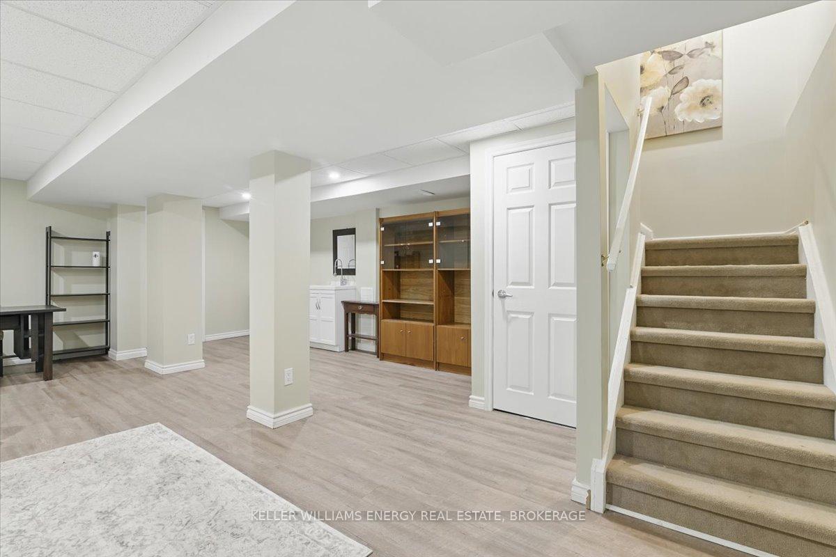 Photo 32 of 42 Pinebrook Crescent, Whitby, Williamsburg — HOMEH