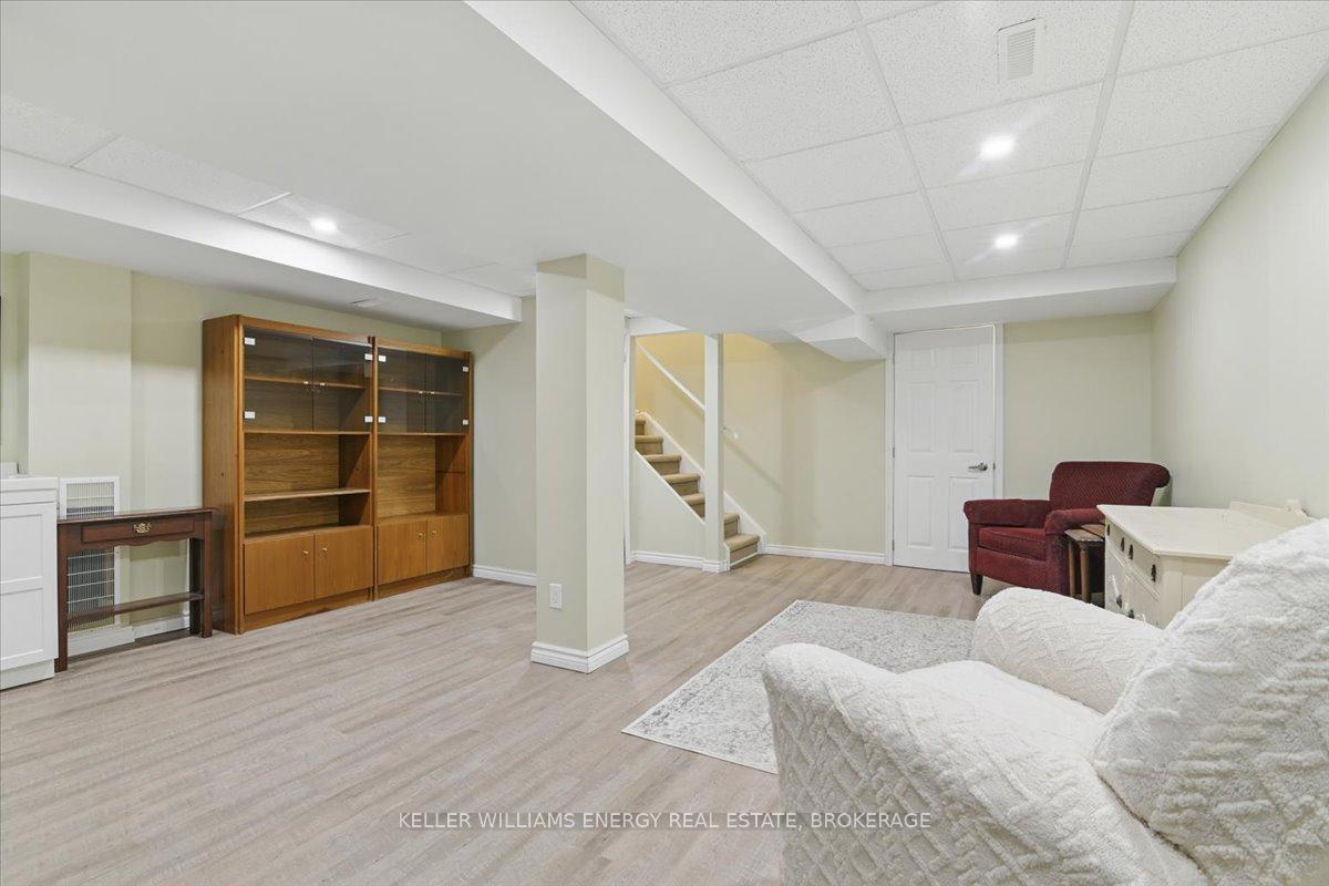 Photo 33 of 42 Pinebrook Crescent, Whitby, Williamsburg — HOMEH