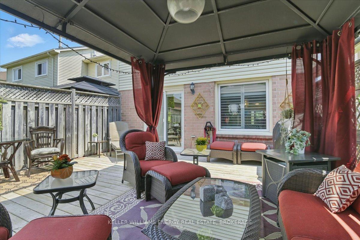 Photo 39 of 42 Pinebrook Crescent, Whitby, Williamsburg — HOMEH