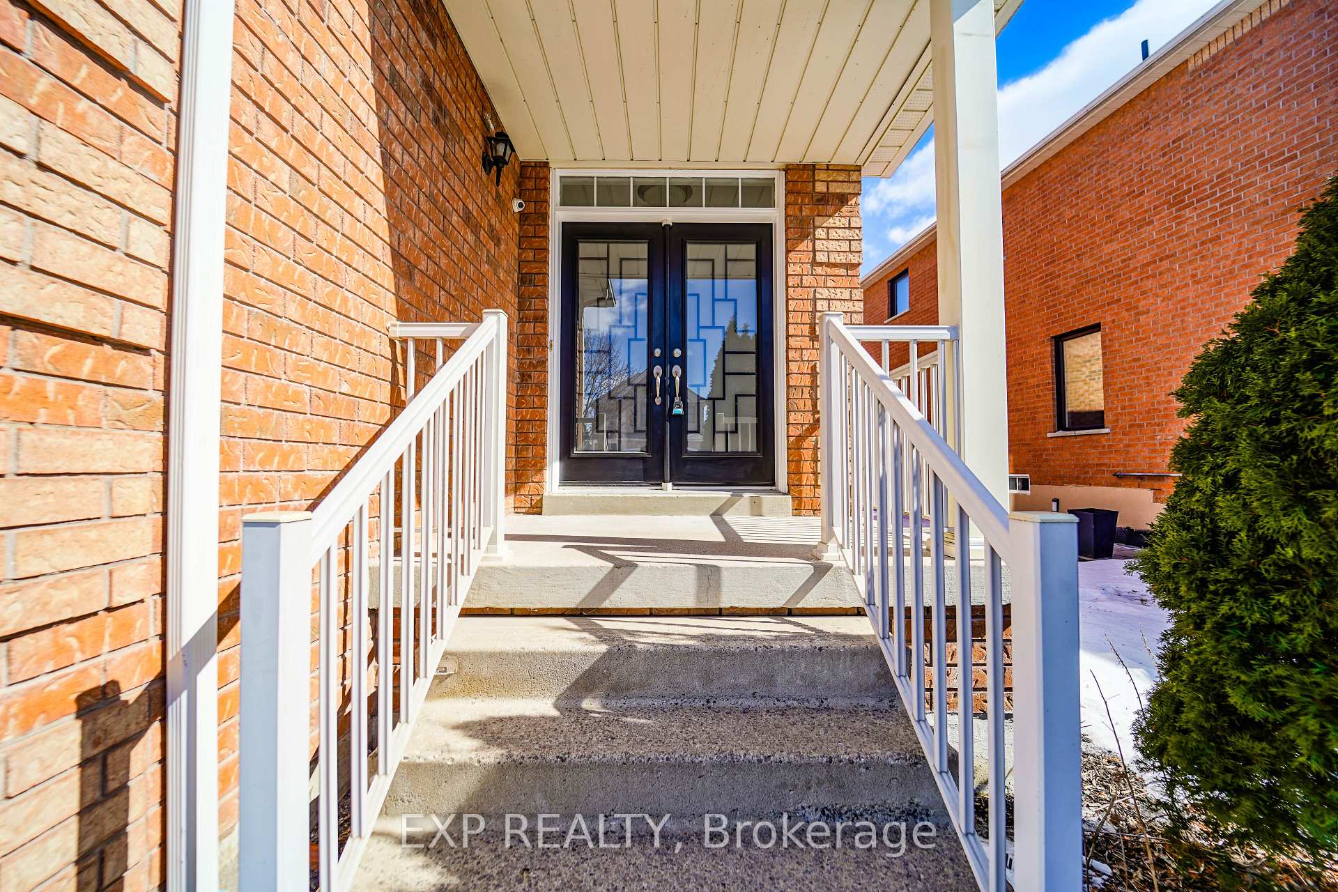 Photo 1 of 35 Ball Crescent, Whitby, Williamsburg — HOMEH