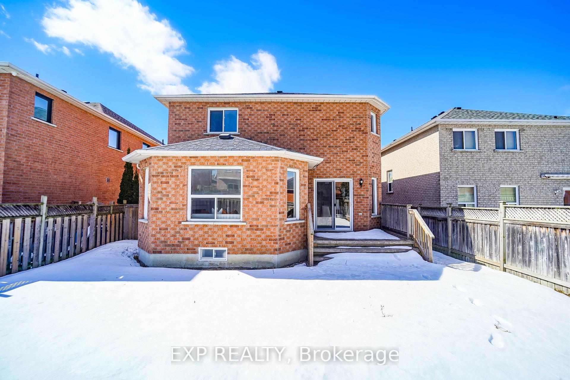 Photo 2 of 35 Ball Crescent, Whitby, Williamsburg — HOMEH