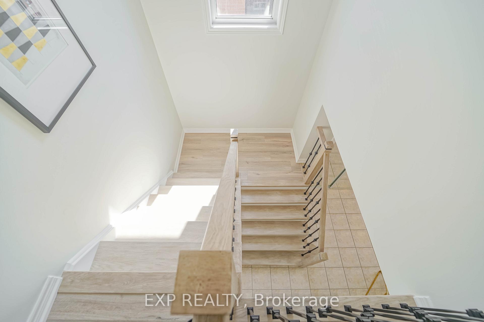 Photo 7 of 35 Ball Crescent, Whitby, Williamsburg — HOMEH