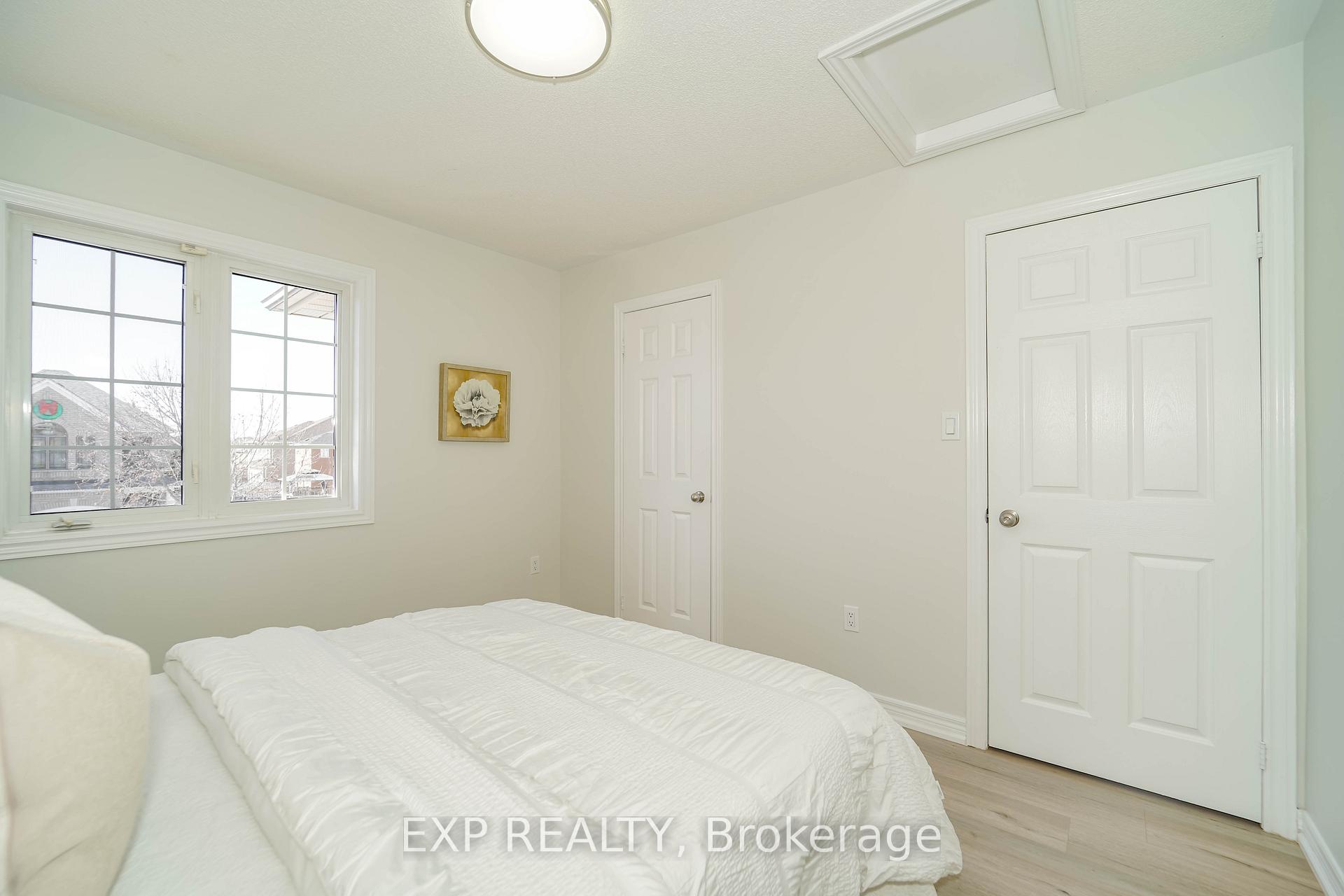 Photo 10 of 35 Ball Crescent, Whitby, Williamsburg — HOMEH