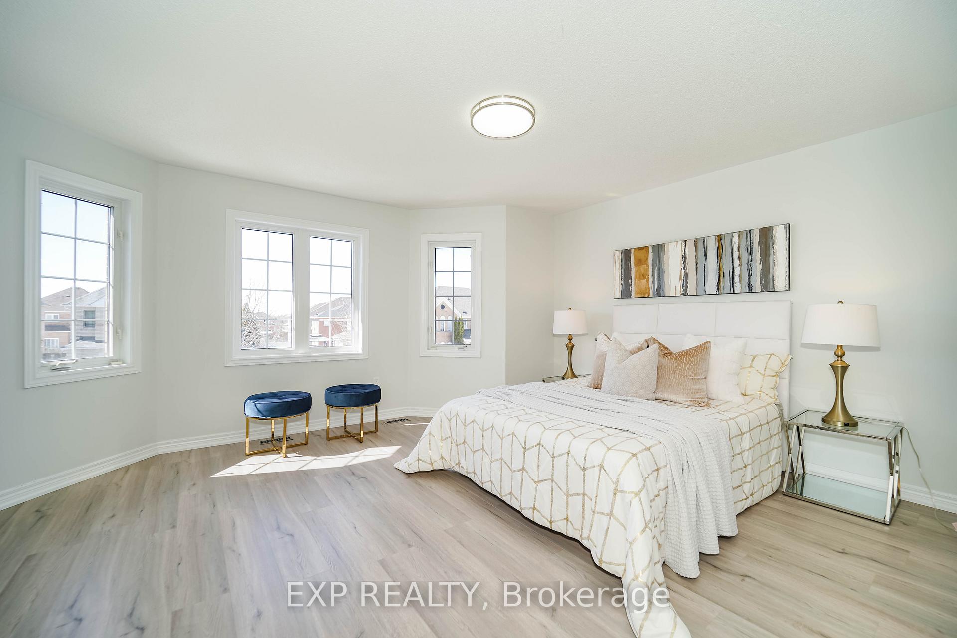 Photo 11 of 35 Ball Crescent, Whitby, Williamsburg — HOMEH