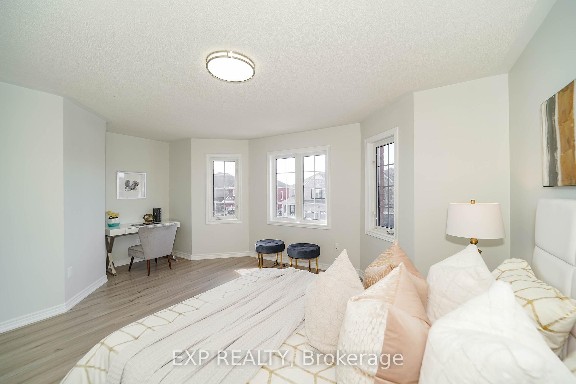 Photo 13 of 35 Ball Crescent, Whitby, Williamsburg — HOMEH
