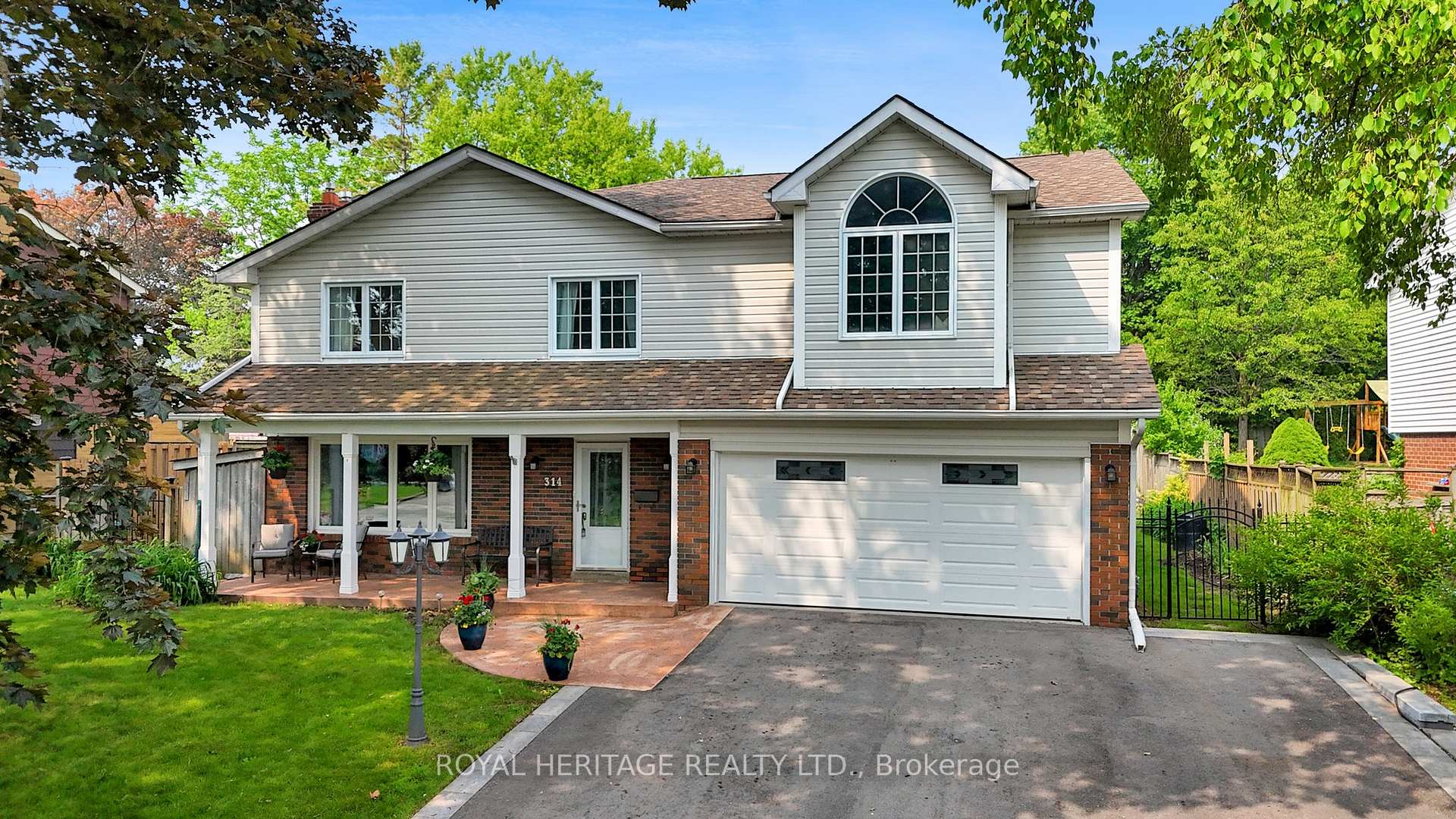 Photo 2 of 314 St Lawrence Street, Whitby, Downtown Whitby — HOMEH