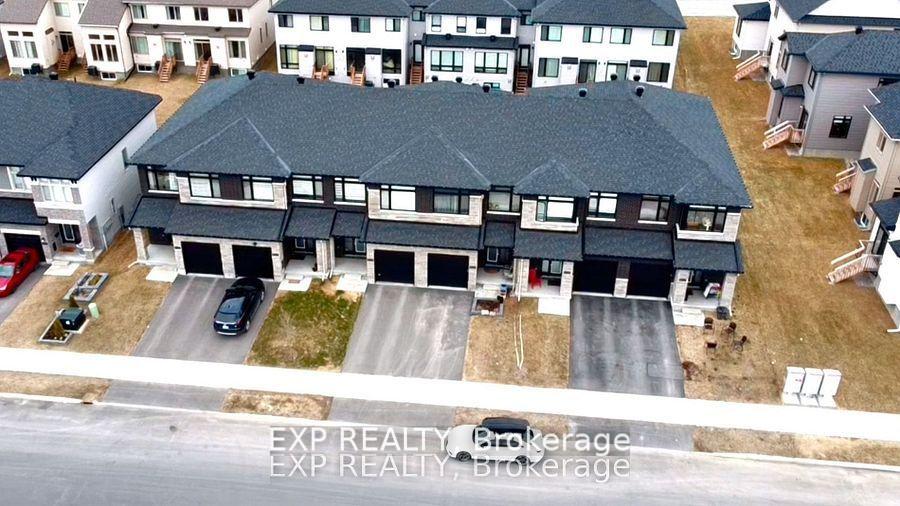 Photo 2 of 926 Brian Good Avenue, Ottawa, Riverside South/Gloucester Glen — HOMEH