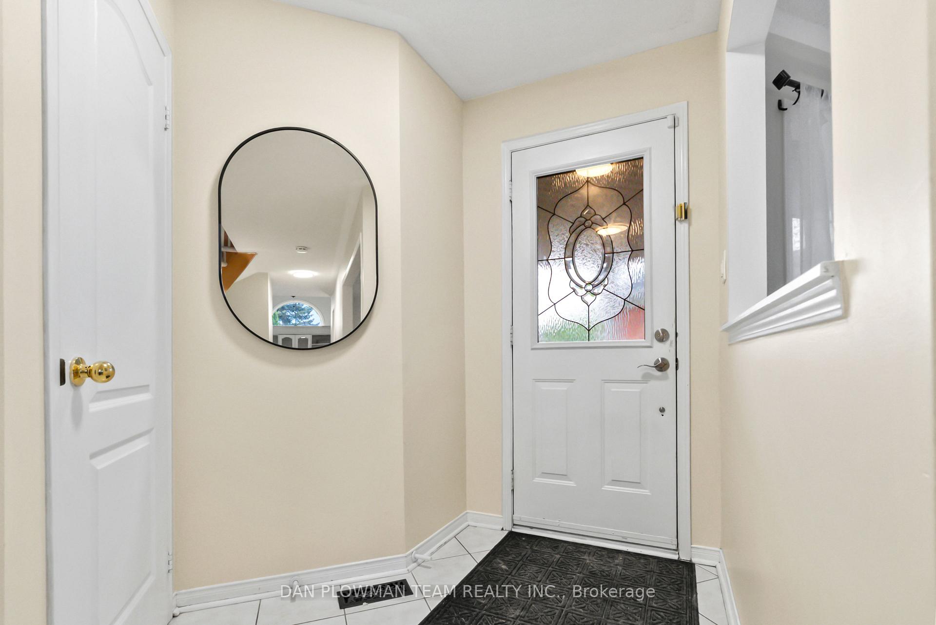 Photo 5 of 7 Wetherburn Drive, Whitby, Williamsburg — HOMEH