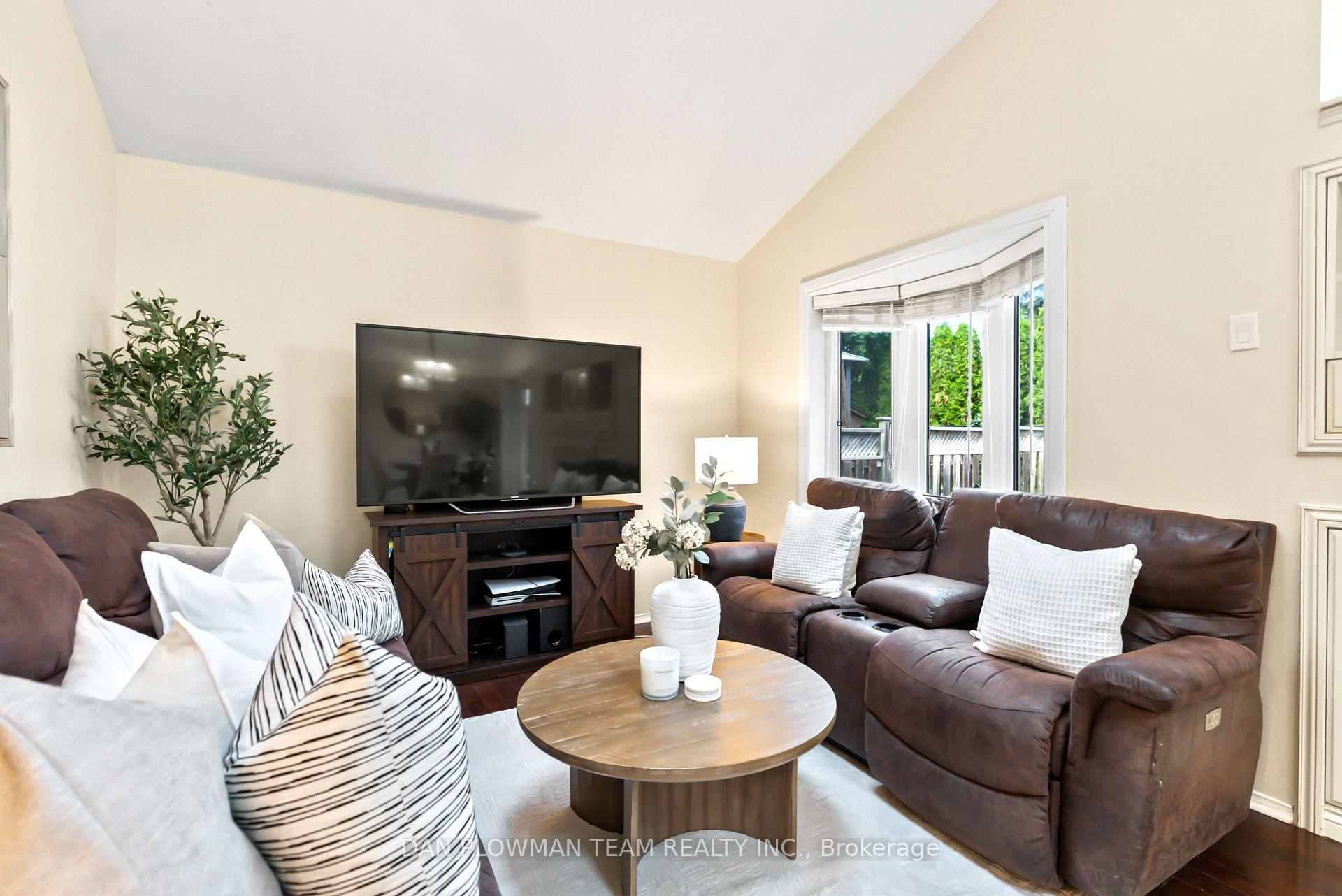 Photo 13 of 7 Wetherburn Drive, Whitby, Williamsburg — HOMEH