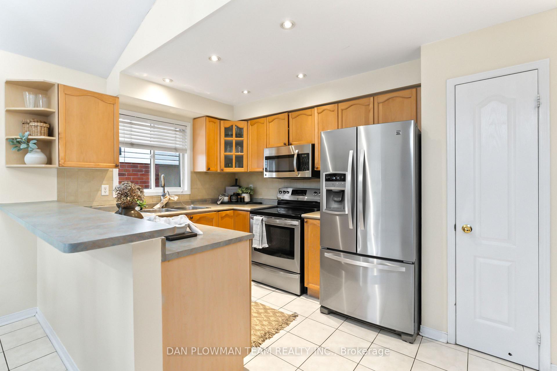 Photo 16 of 7 Wetherburn Drive, Whitby, Williamsburg — HOMEH