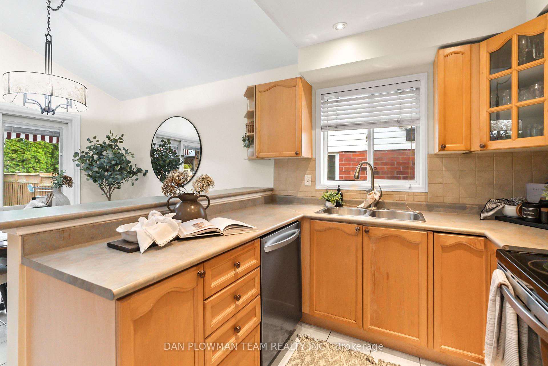 Photo 17 of 7 Wetherburn Drive, Whitby, Williamsburg — HOMEH