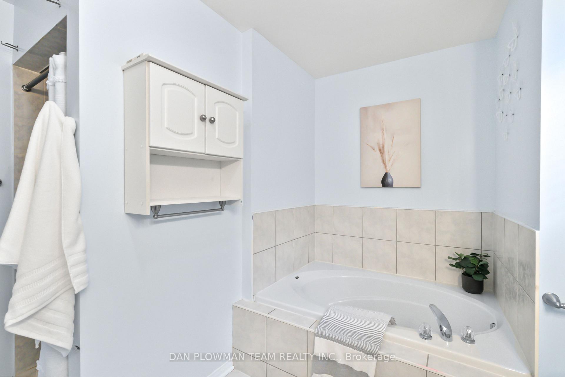 Photo 24 of 7 Wetherburn Drive, Whitby, Williamsburg — HOMEH