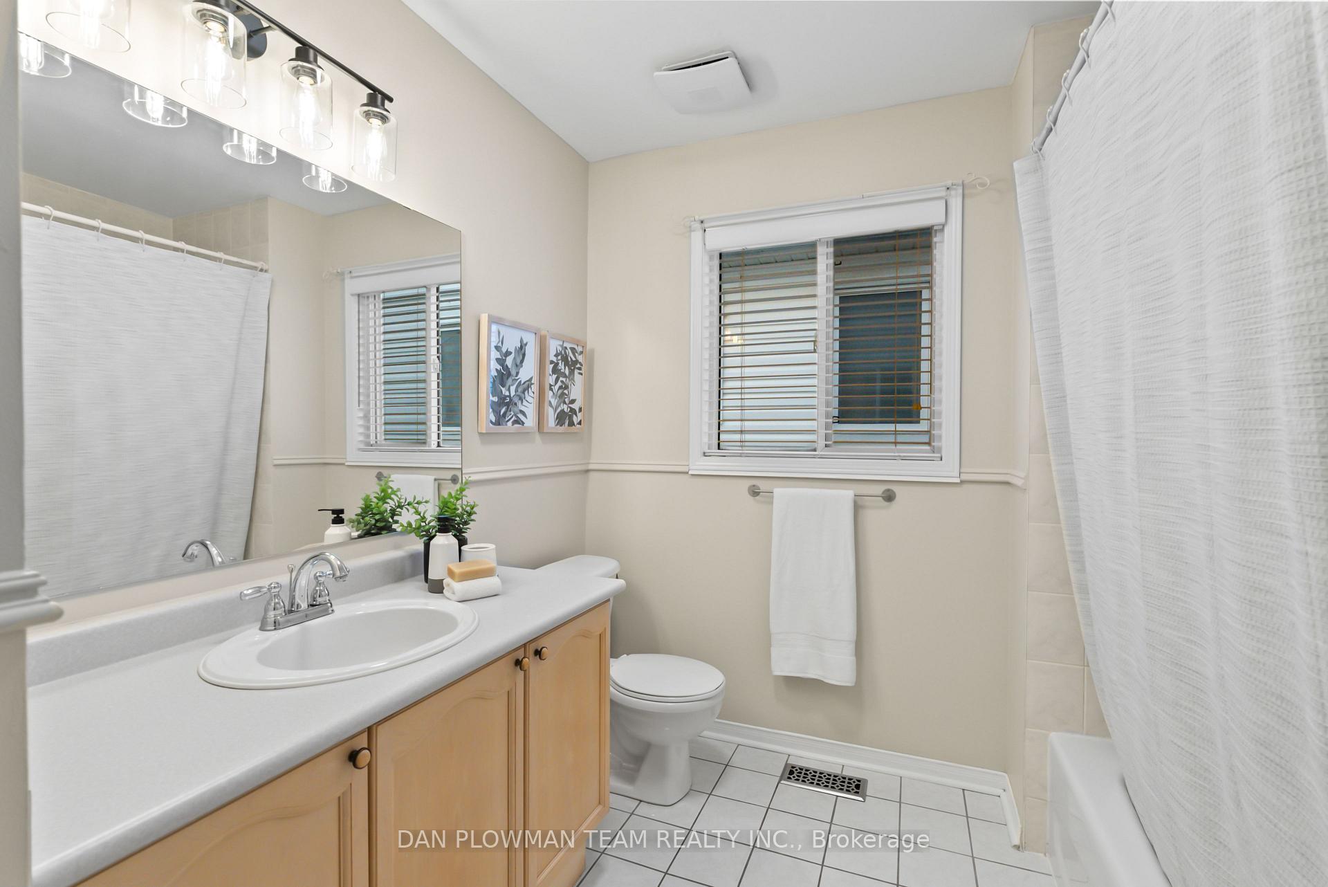 Photo 33 of 7 Wetherburn Drive, Whitby, Williamsburg — HOMEH