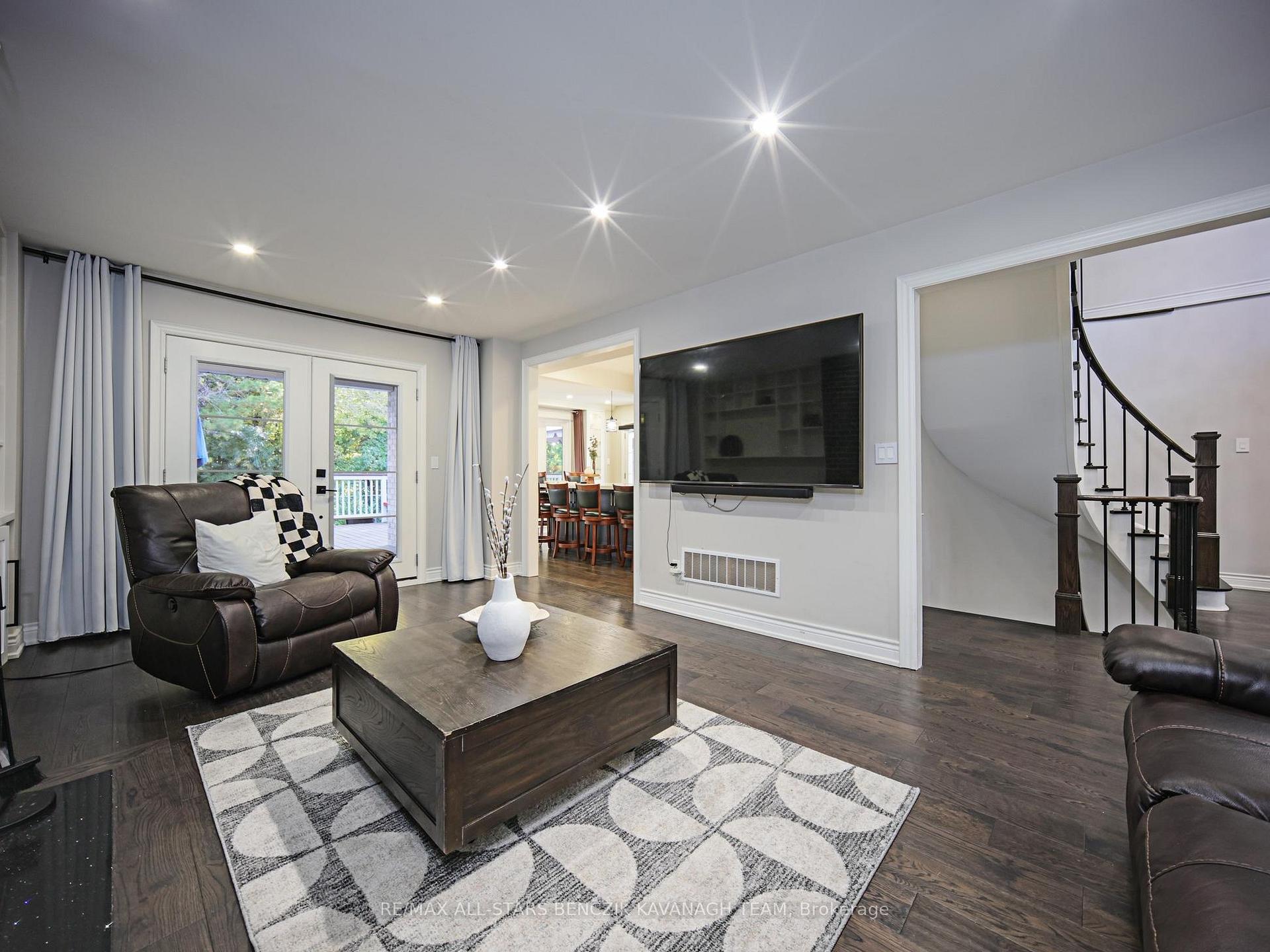 Photo 10 of 61 Smithy Street, Markham, Raymerville — HOMEH