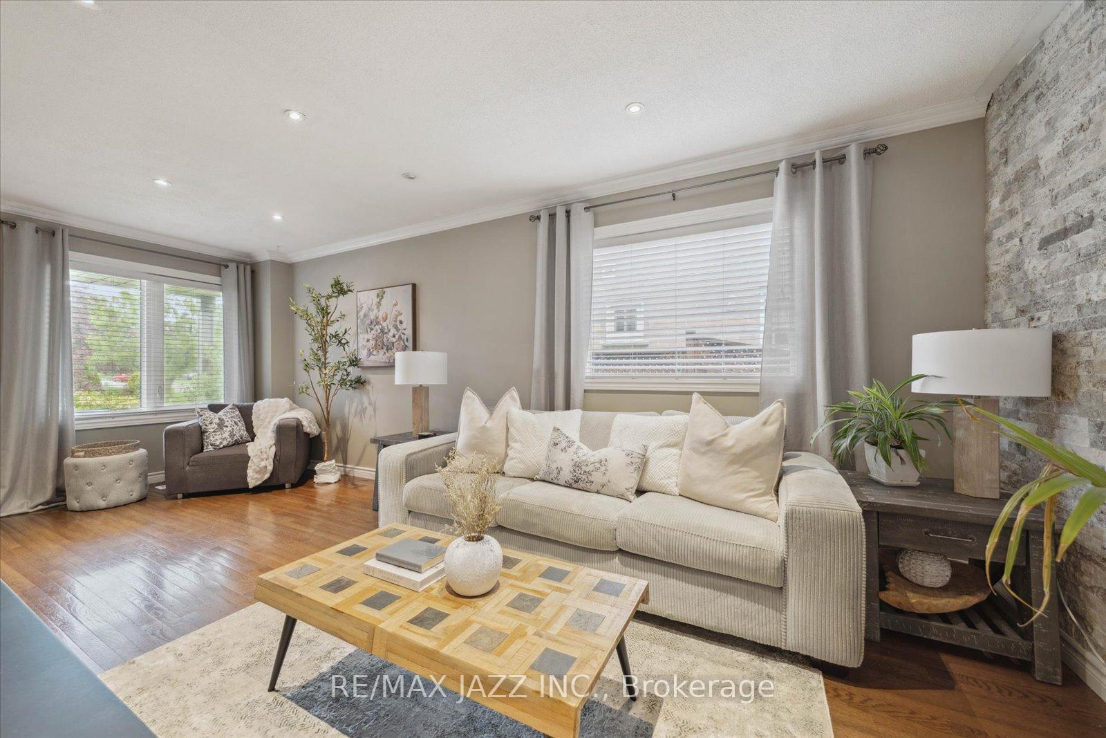 Photo 4 of 11 Griffen Place, Whitby, Rolling Acres — HOMEH