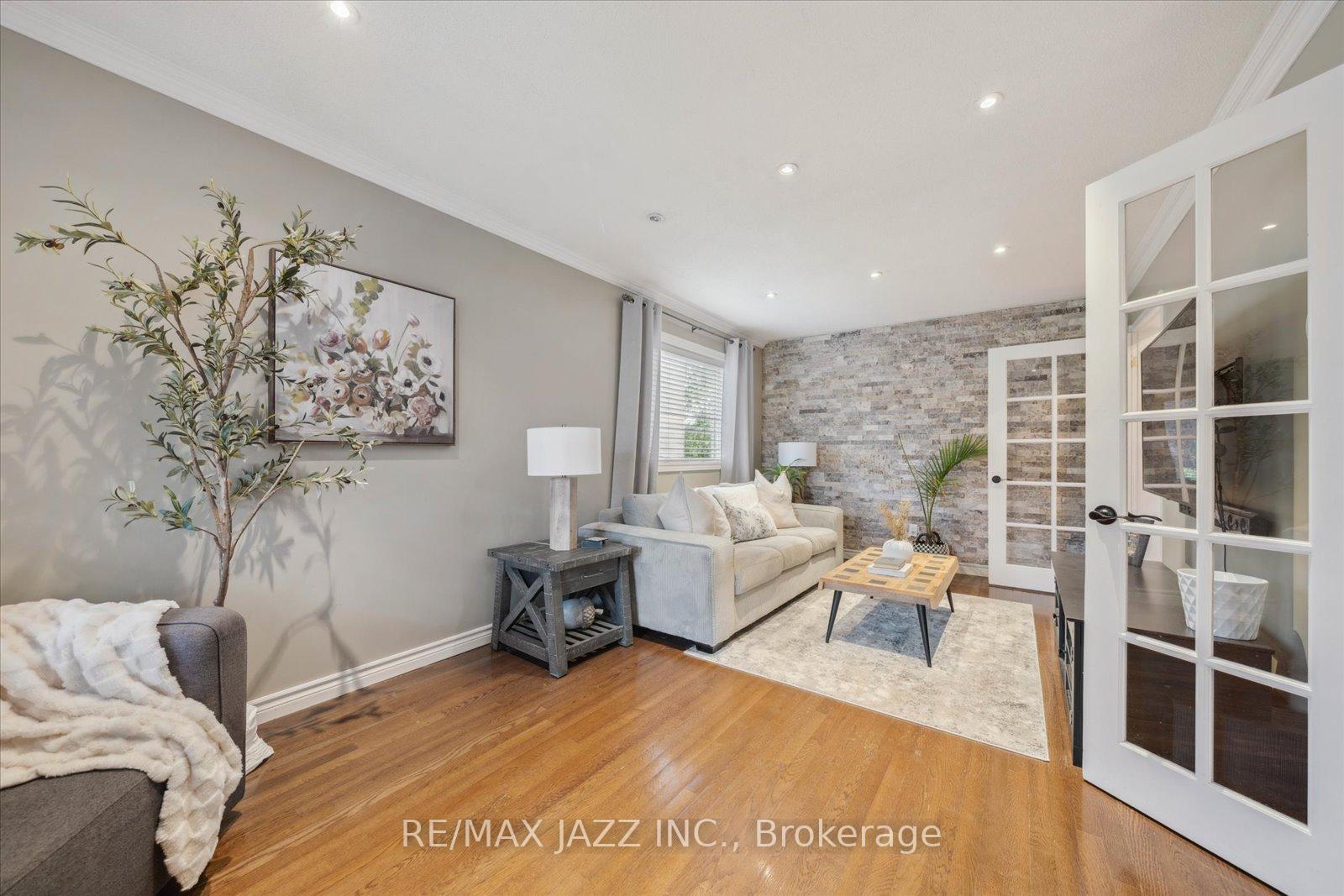 Photo 6 of 11 Griffen Place, Whitby, Rolling Acres — HOMEH