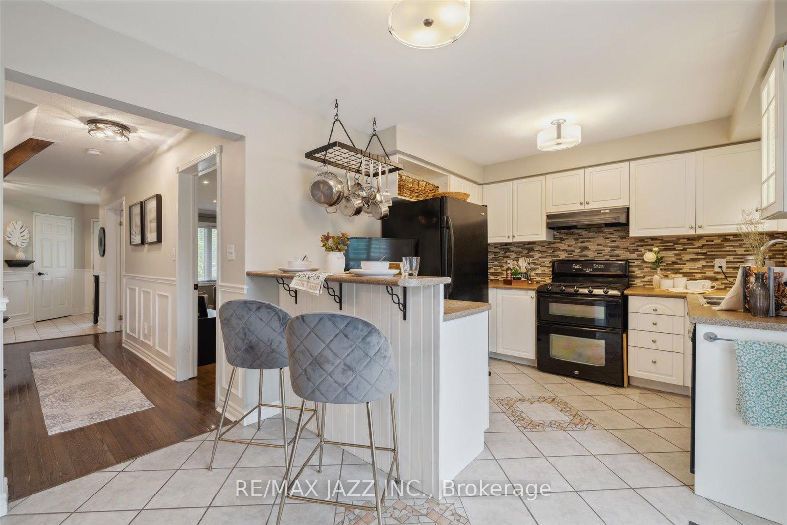 Photo 13 of 11 Griffen Place, Whitby, Rolling Acres — HOMEH