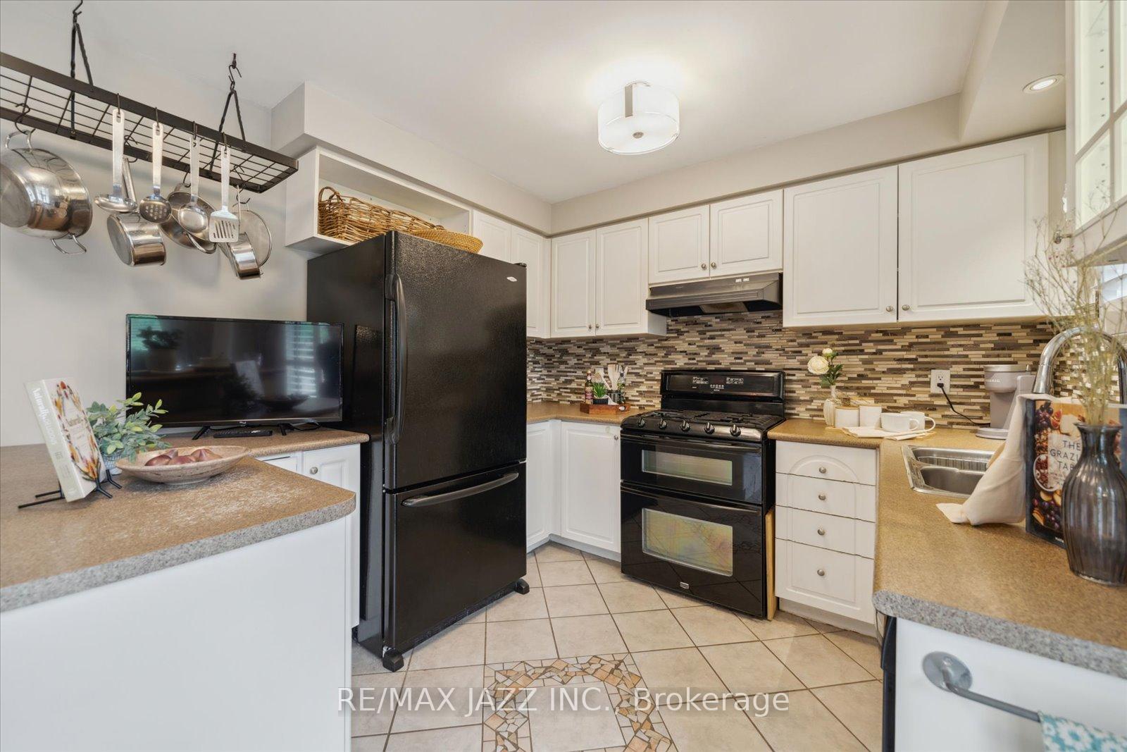 Photo 15 of 11 Griffen Place, Whitby, Rolling Acres — HOMEH