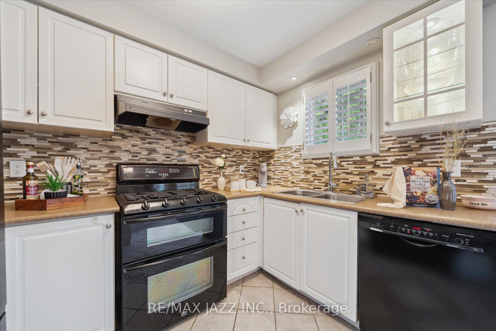 Photo 16 of 11 Griffen Place, Whitby, Rolling Acres — HOMEH
