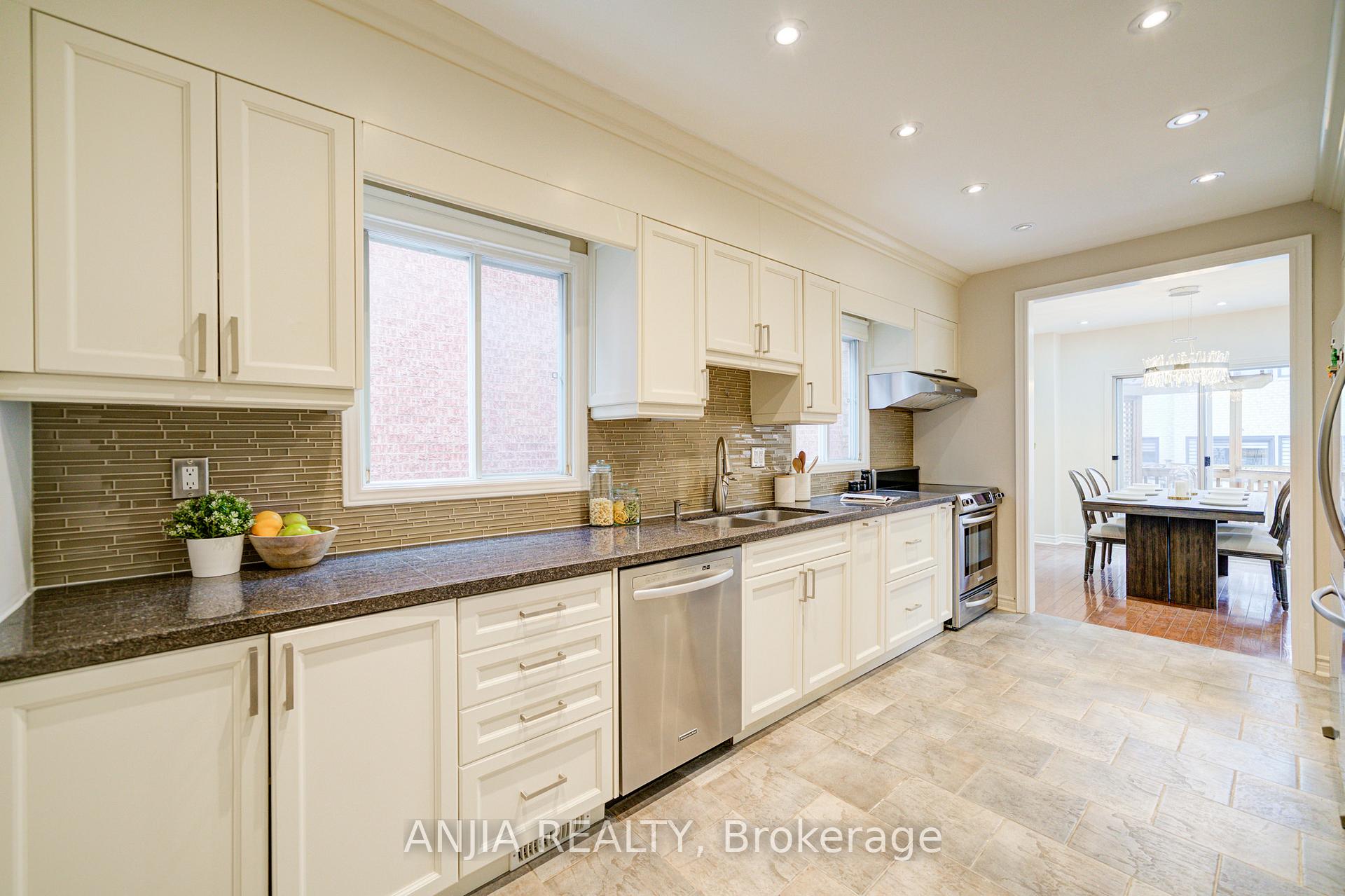 Photo 6 of 117 Redondo Drive, Vaughan, Beverley Glen — HOMEH