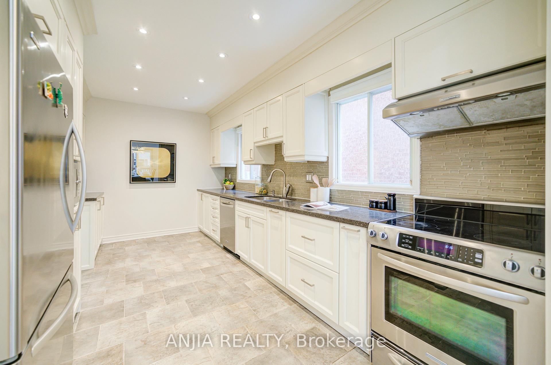 Photo 8 of 117 Redondo Drive, Vaughan, Beverley Glen — HOMEH