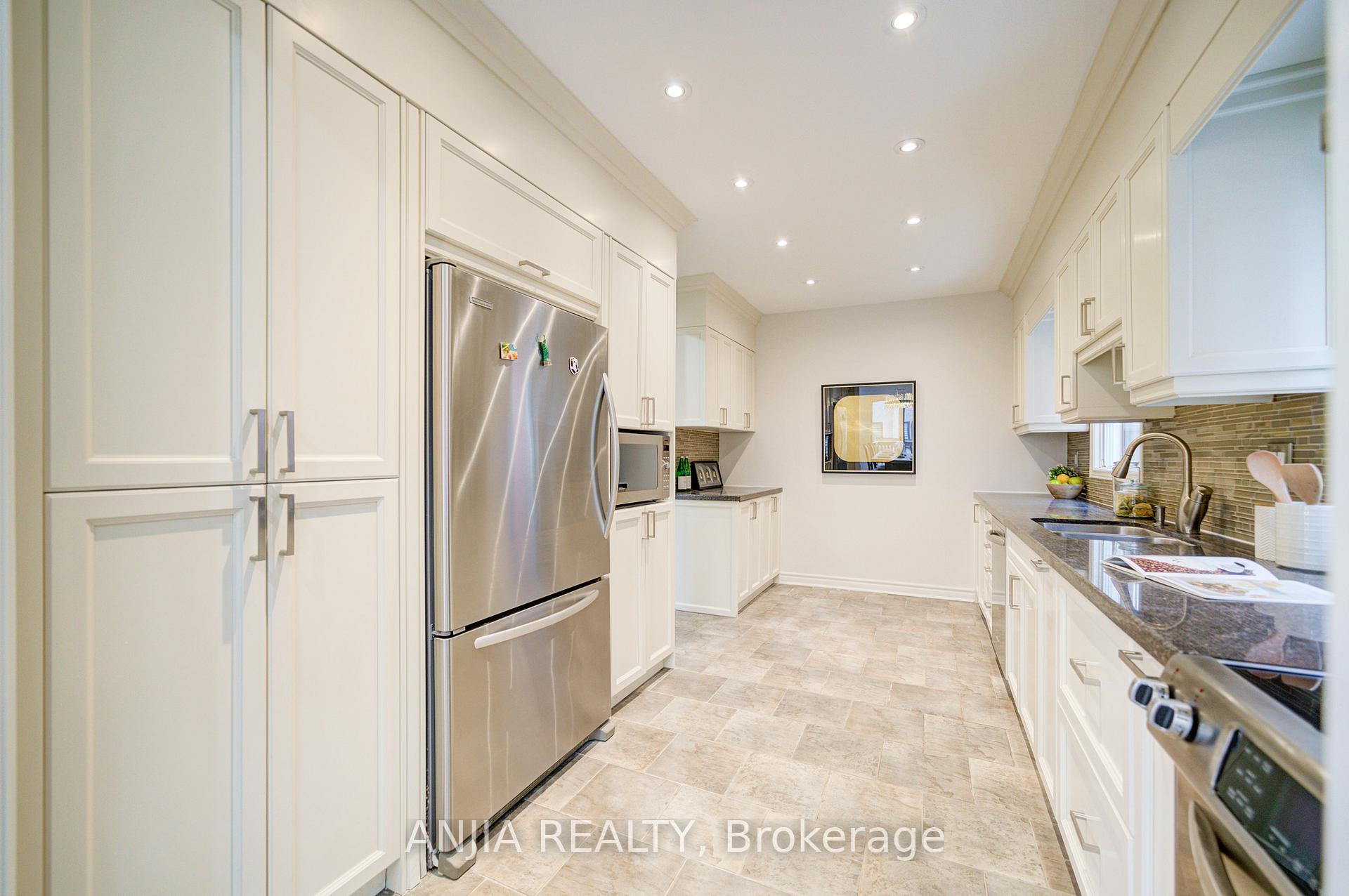 Photo 9 of 117 Redondo Drive, Vaughan, Beverley Glen — HOMEH
