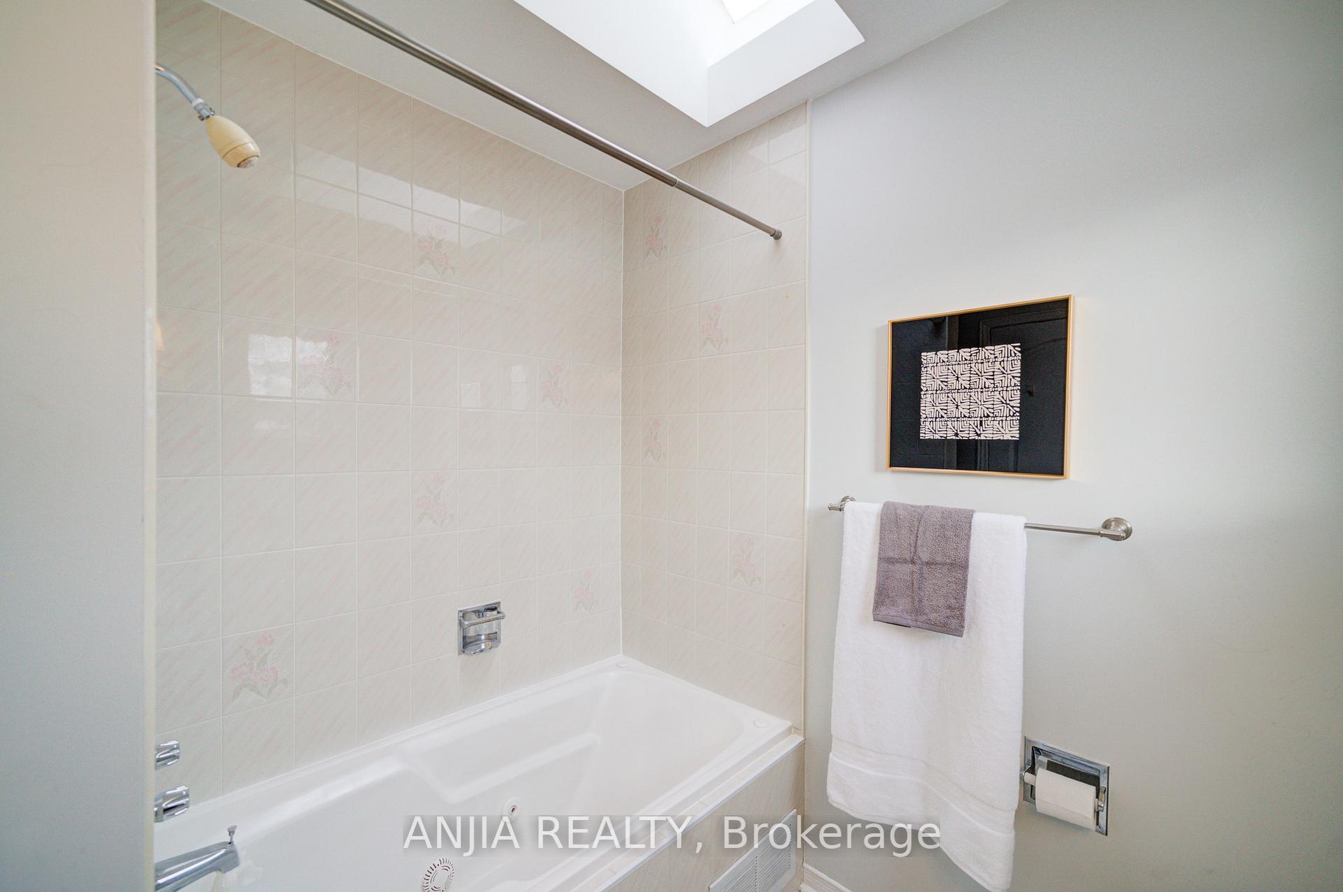 Photo 26 of 117 Redondo Drive, Vaughan, Beverley Glen — HOMEH