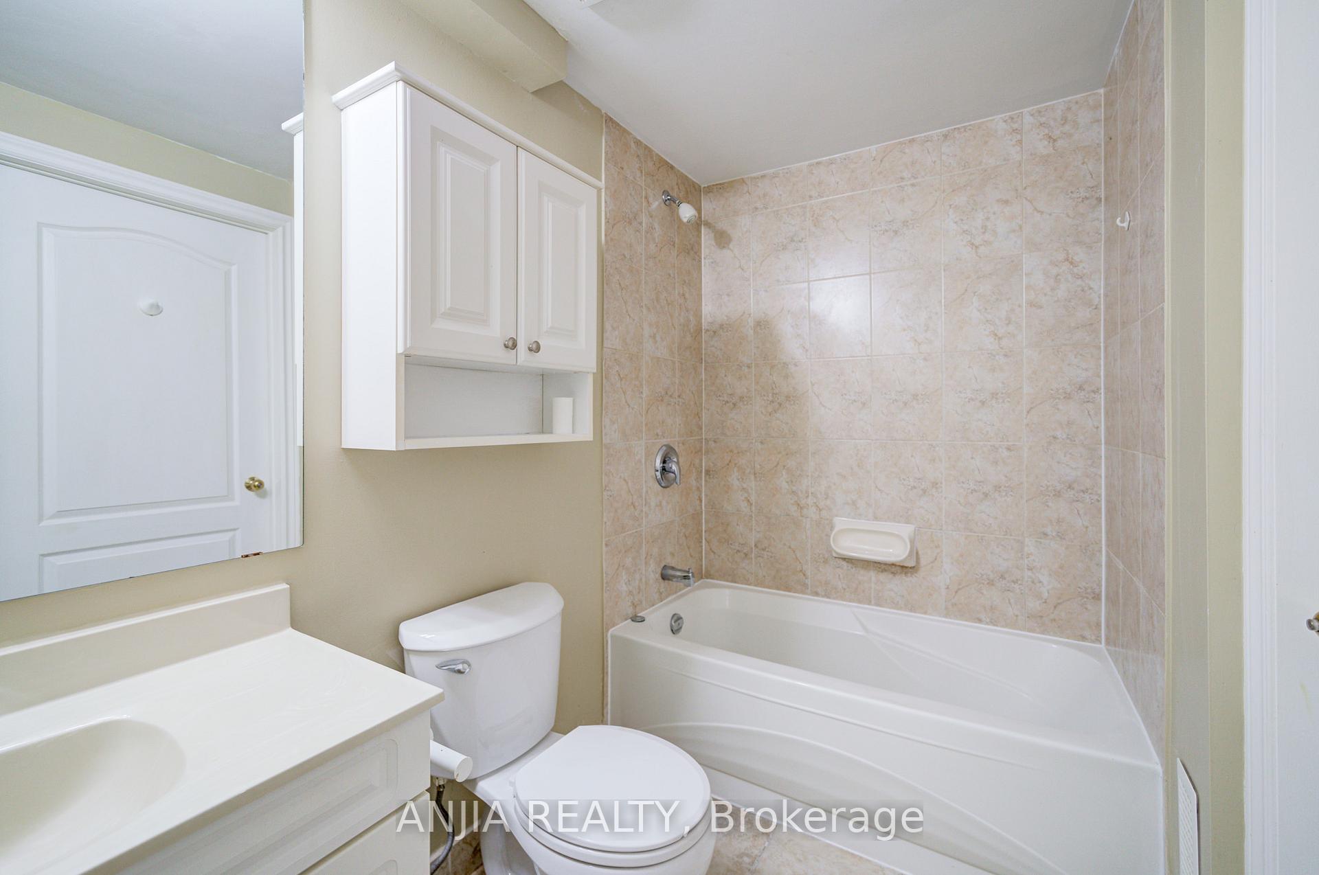 Photo 44 of 117 Redondo Drive, Vaughan, Beverley Glen — HOMEH