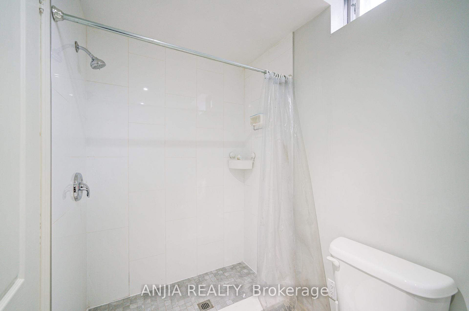 Photo 48 of 117 Redondo Drive, Vaughan, Beverley Glen — HOMEH