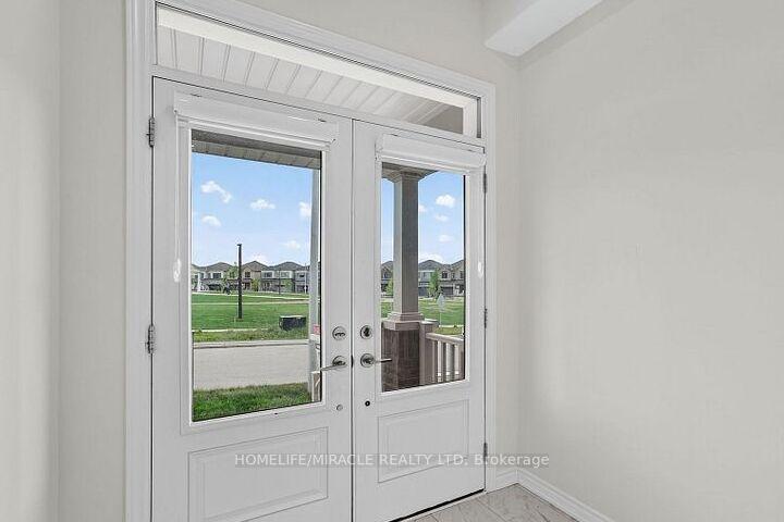 Photo 5 of 11 Phoenix Boulevard, Barrie, Rural Barrie Southeast — HOMEH