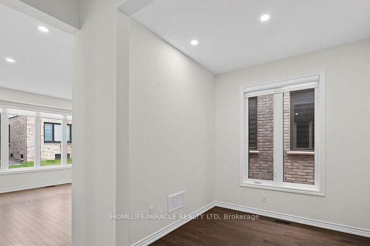 Photo 4 of 11 Phoenix Boulevard, Barrie, Rural Barrie Southeast — HOMEH