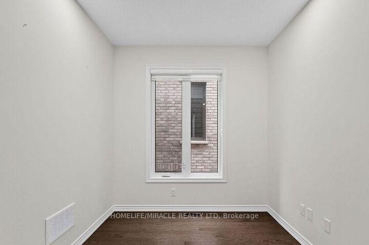 Photo 12 of 11 Phoenix Boulevard, Barrie, Rural Barrie Southeast — HOMEH