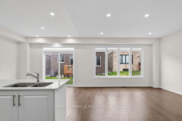 Photo 13 of 11 Phoenix Boulevard, Barrie, Rural Barrie Southeast — HOMEH
