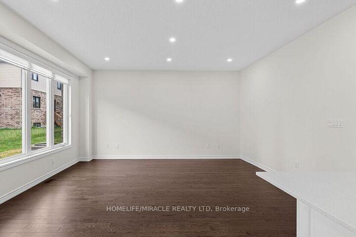 Photo 20 of 11 Phoenix Boulevard, Barrie, Rural Barrie Southeast — HOMEH