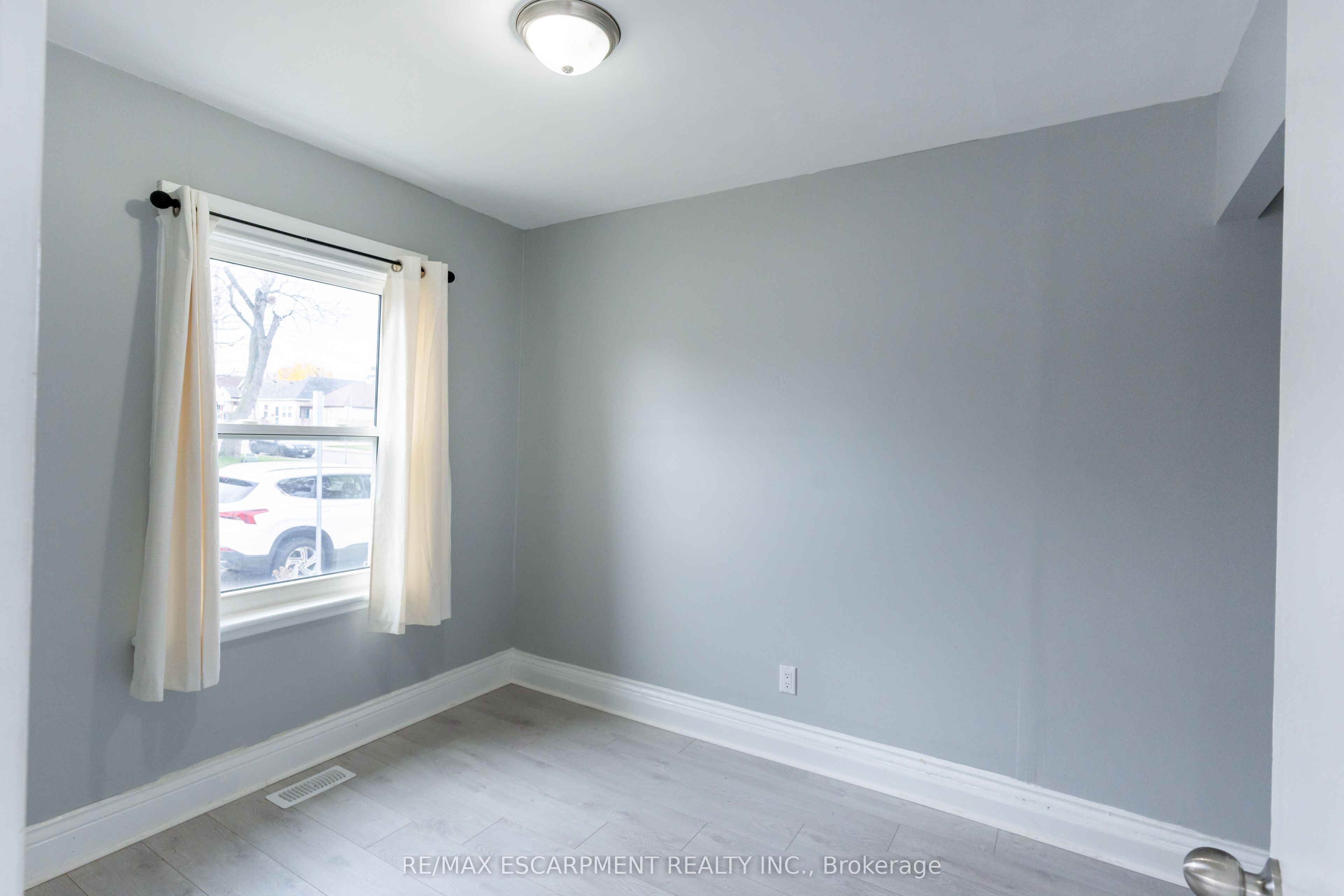 Photo 47 of 289 Roxborough Avenue N, Hamilton, Crown Point — HOMEH