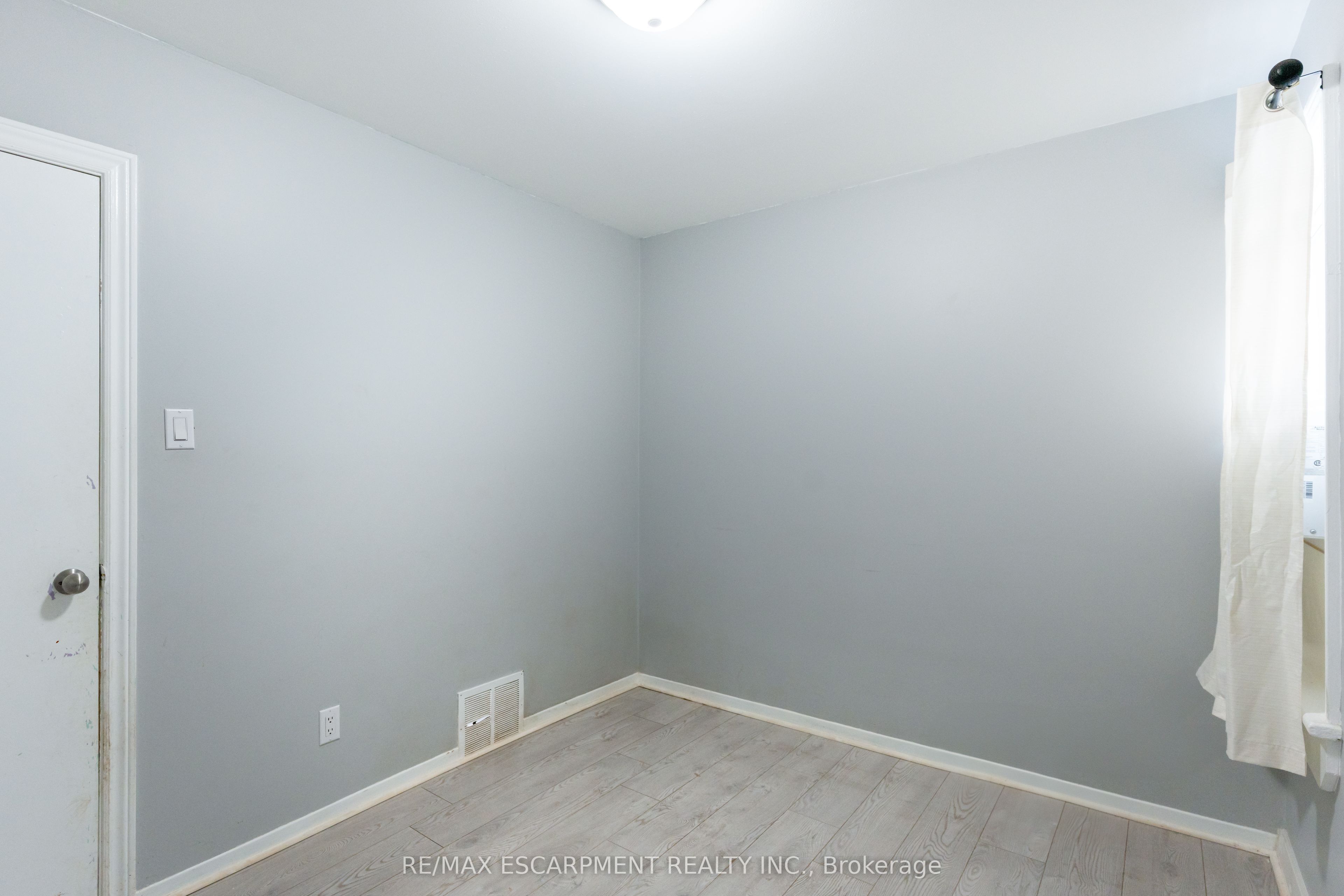Photo 61 of 289 Roxborough Avenue N, Hamilton, Crown Point — HOMEH