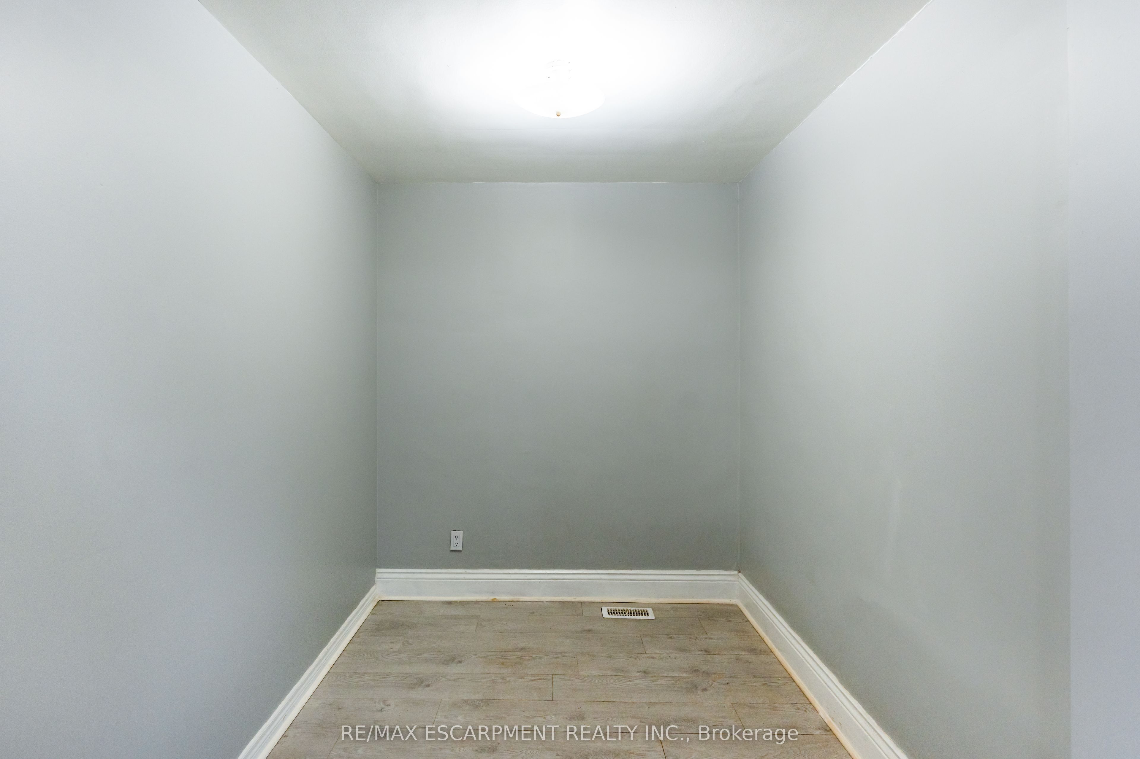 Photo 55 of 289 Roxborough Avenue N, Hamilton, Crown Point — HOMEH