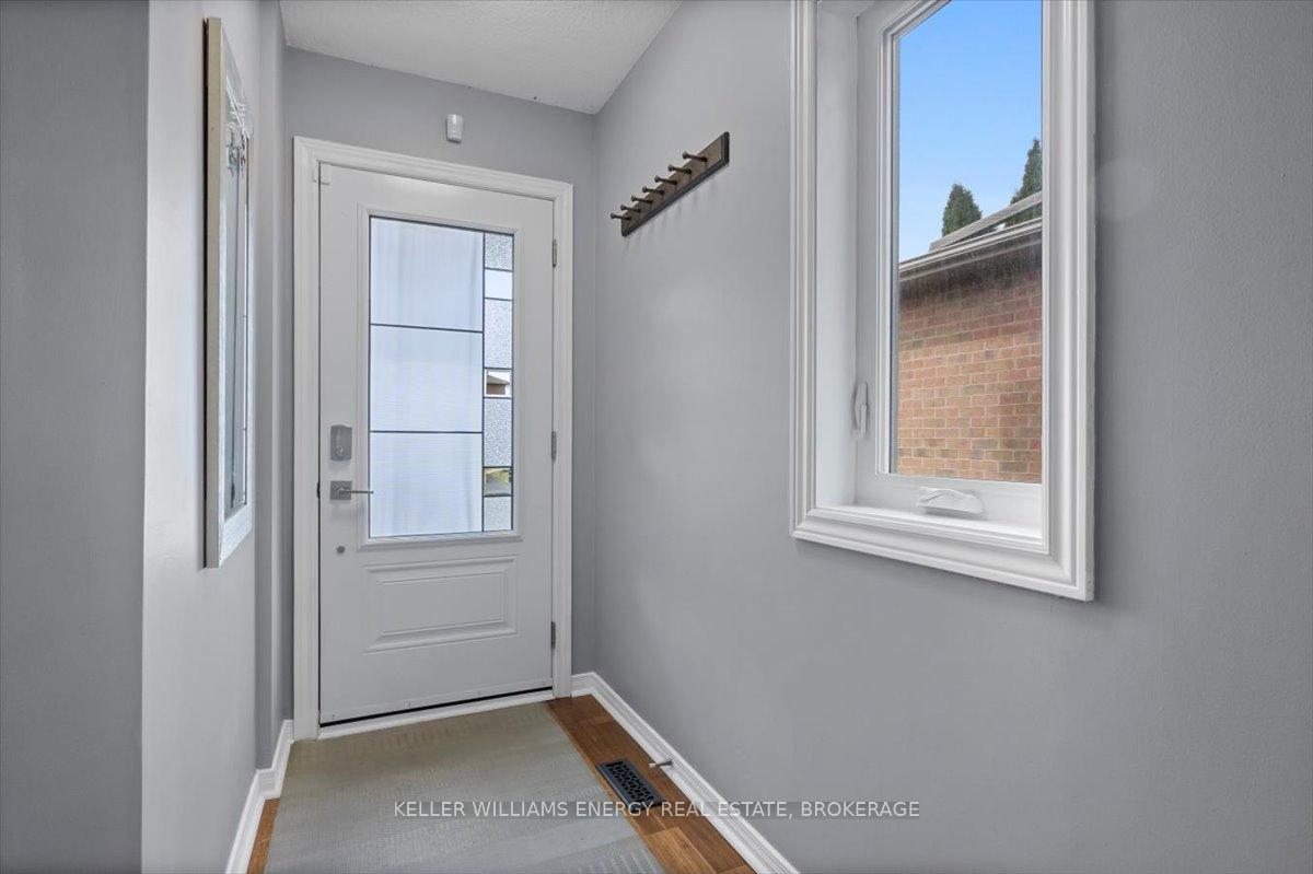 Photo 5 of 63 Fulton Crescent, Whitby, Williamsburg — HOMEH