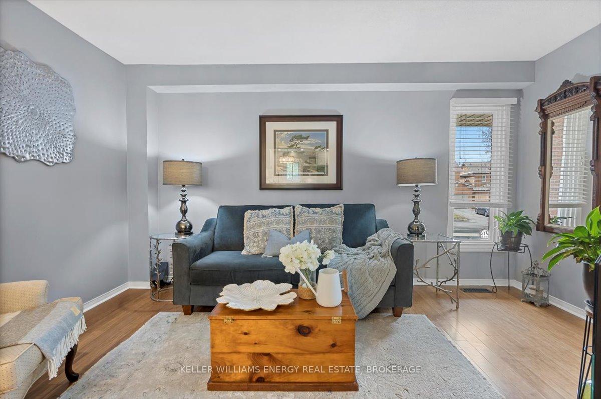 Photo 9 of 63 Fulton Crescent, Whitby, Williamsburg — HOMEH