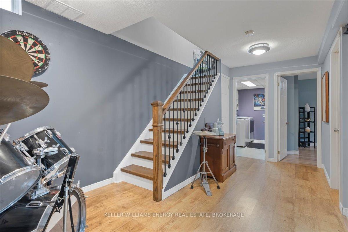 Photo 32 of 63 Fulton Crescent, Whitby, Williamsburg — HOMEH