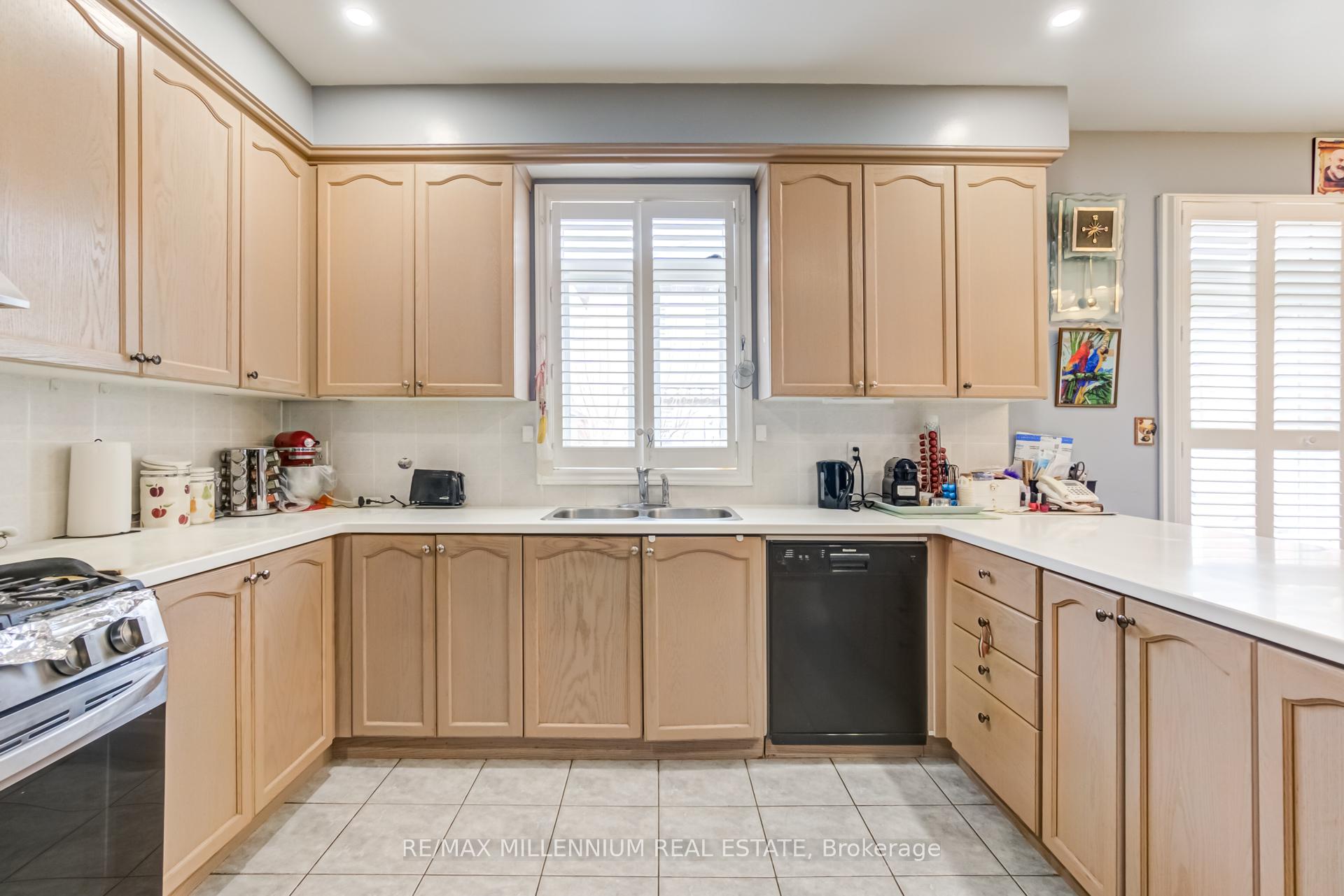 Photo 16 of 76 Vellore Avenue, Vaughan, Vellore Village — HOMEH