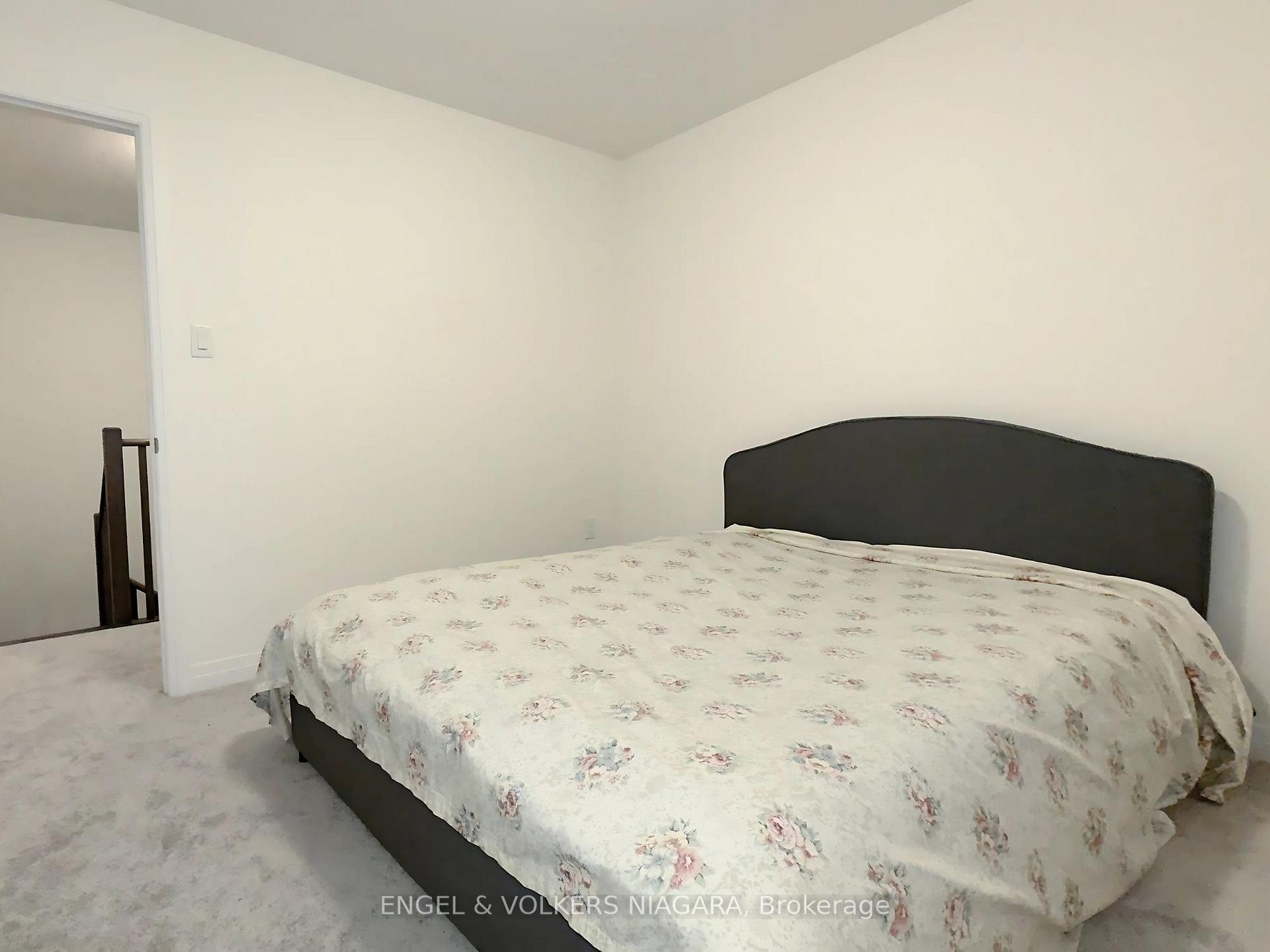 Photo 10 of 65 Masters Street N, Welland, Dain City — HOMEH